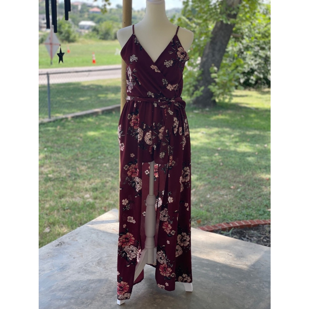 Women’s Gorgeous Floral Romper Rue 21 size Small